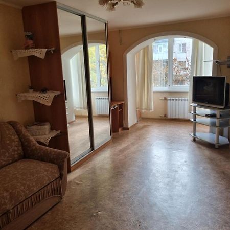 Apartmán 1Комнатная Квартира С Ноткой Прованса Kremenčuk Exteriér fotografie